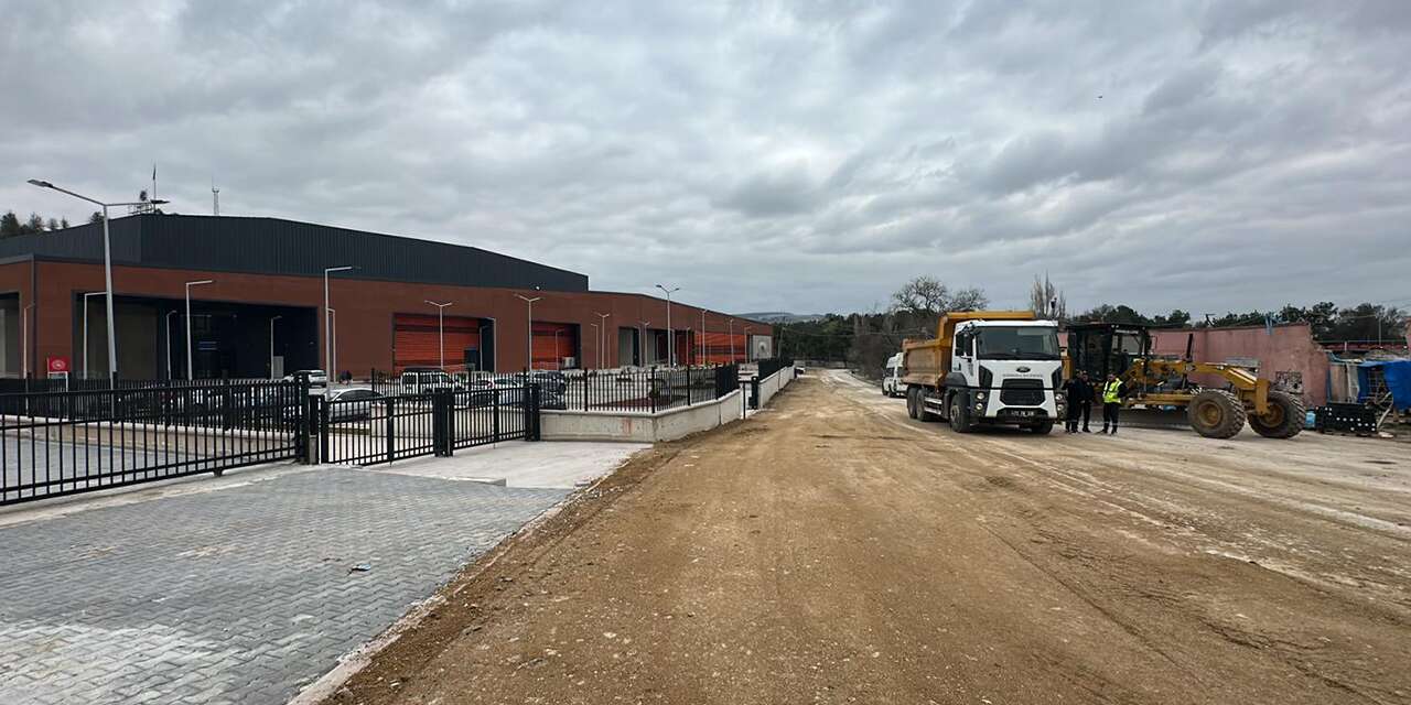 Kırıkkale Belediyesi’nden yeni spor salonu çevresinde yol çalışması