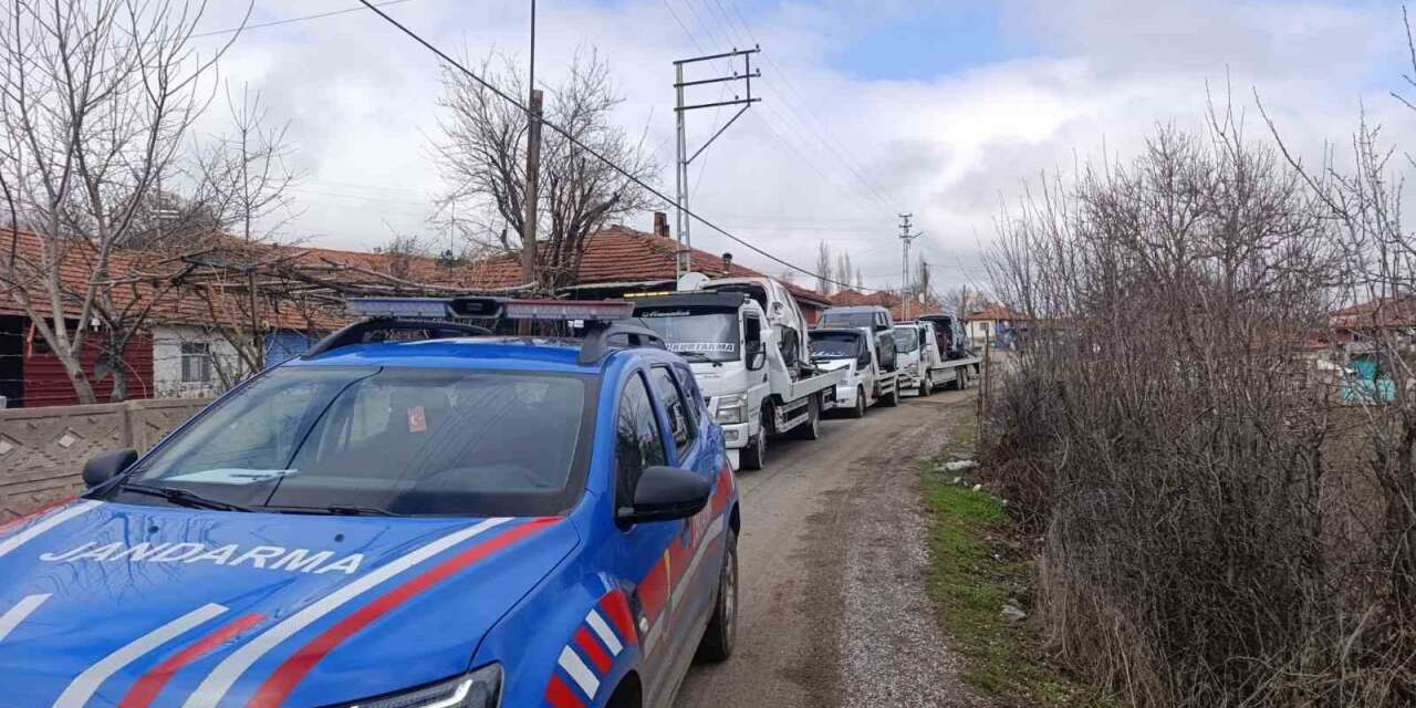 Çalıntı araç operasyonu düzenlendi, 4 kişi gözaltına alındı