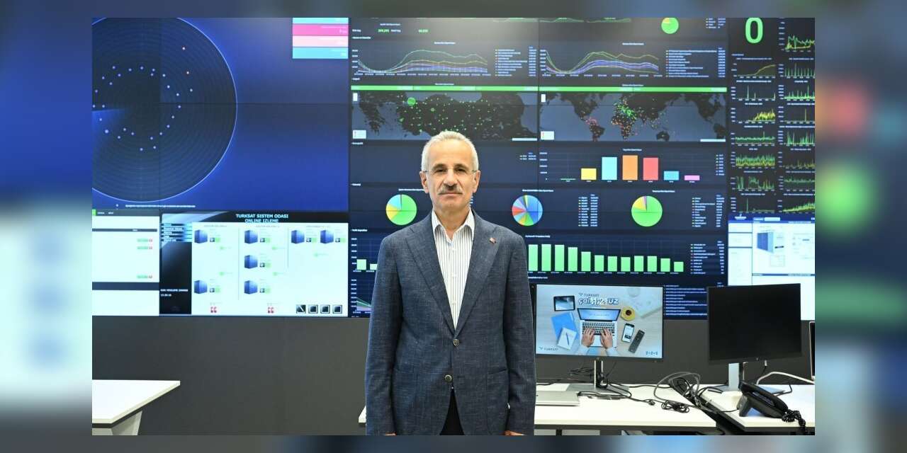 Bakan Uraloğlu: "Türkiye’de haftalık sosyal medya kullanım süresi 25 saat 4 dakikaya çıktı"