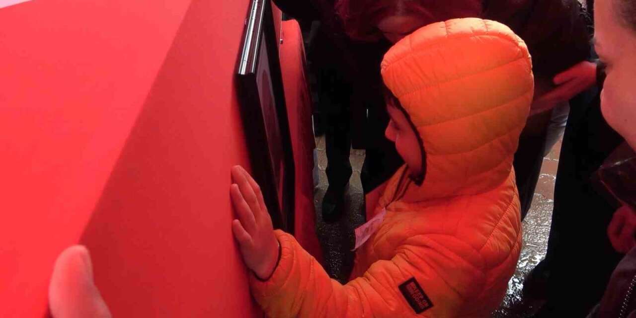 Şehit babaya son dokunuş: Yürek yakan veda