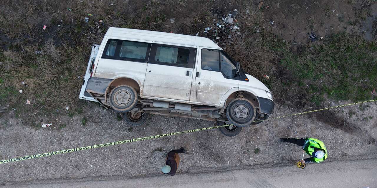 Kırıkkale’de işçi servisi kamyonla çarpıştı şarampole devrildi!