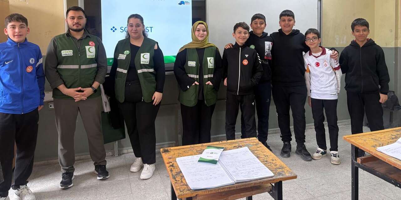Yeşilay’dan Ahmet Sümer Ortaokulu’nda farkındalık etkinliği