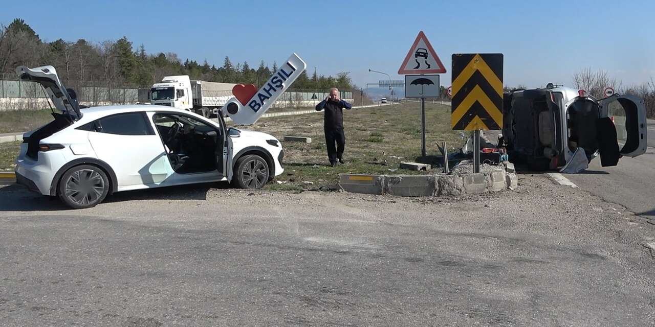 Kırıkkale'de iki otomobil çarpıştı: 1 yaralı