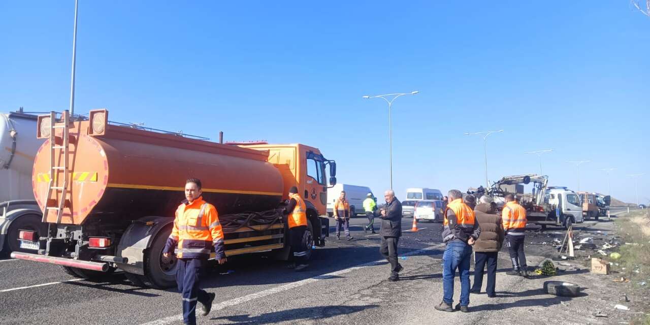 Ankara’da iki aracın çarpıştığı kazada hayatını kaybedenlerin isimleri belli oldu