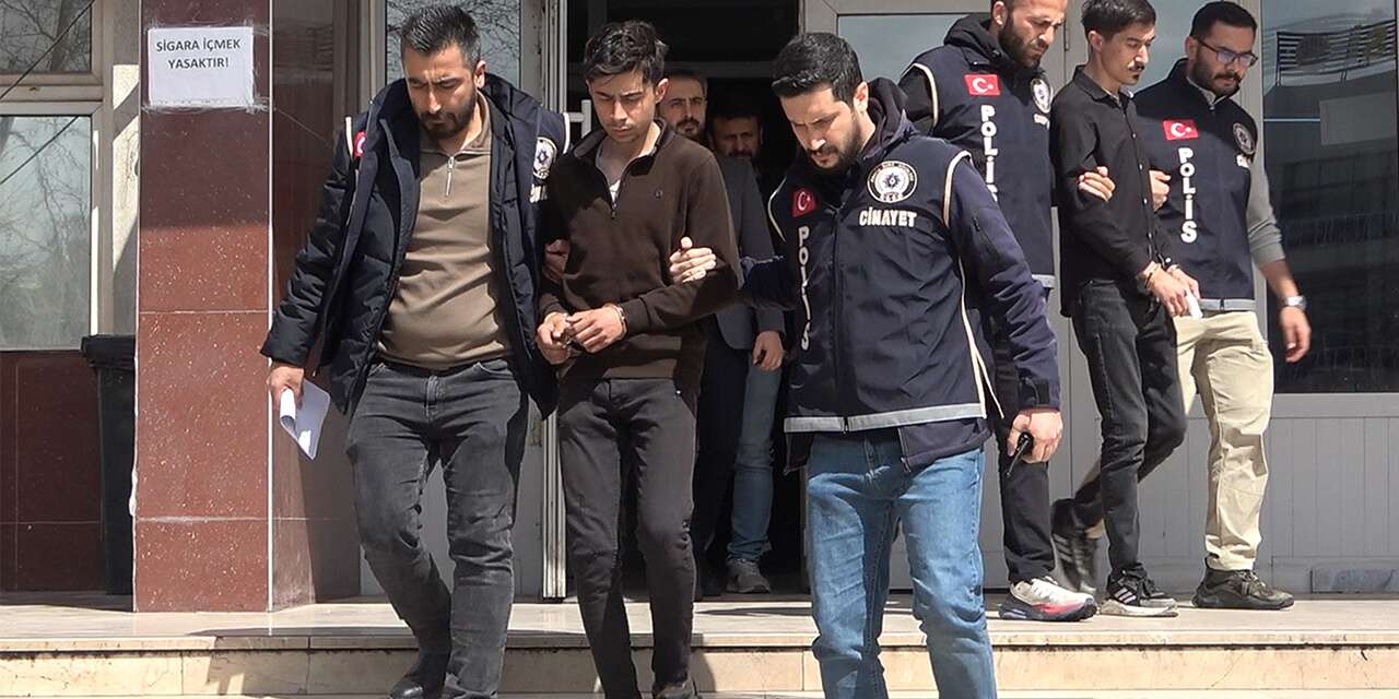 Kırıkkale'de babalarını katleden iki kardeş tutuklandı