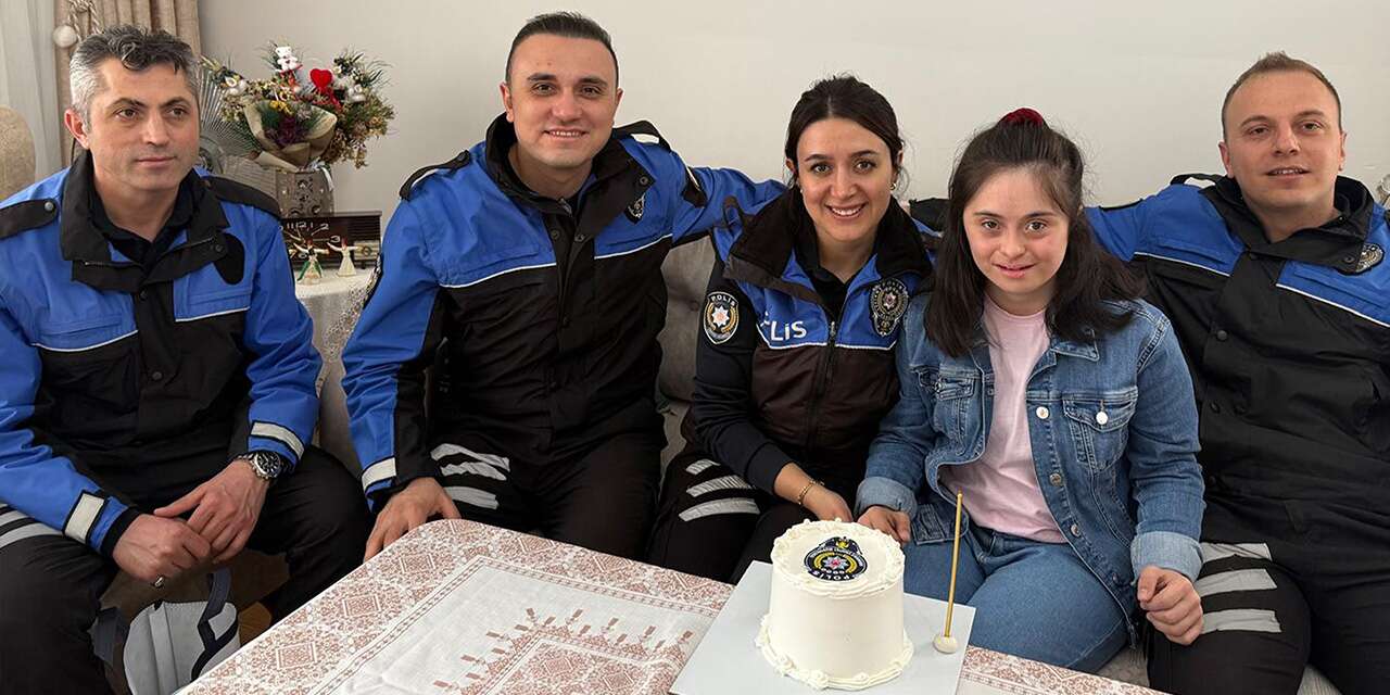 Polis olma hayali kuran İrem'e doğum gününde üniforma sürprizi