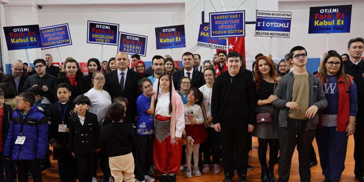 Otizm Farkındalık Günü Programı Düzenlendi