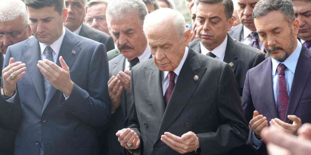 MHP Lideri Bahçeli, Türkeş’in kabrini ziyaret etti