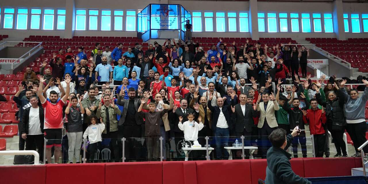 İşitme Engelliler Masa Tenisinde yarışıyor