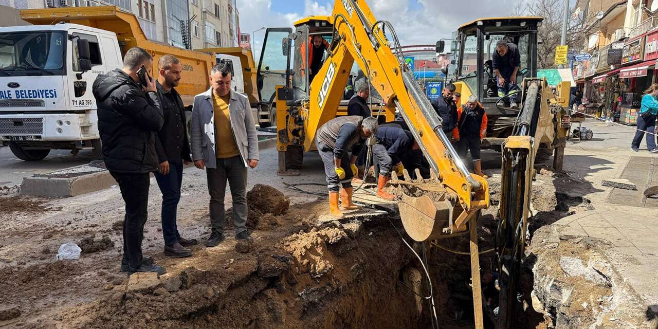 Menderes Caddesi’nde çöken kanal hattı yenilendi