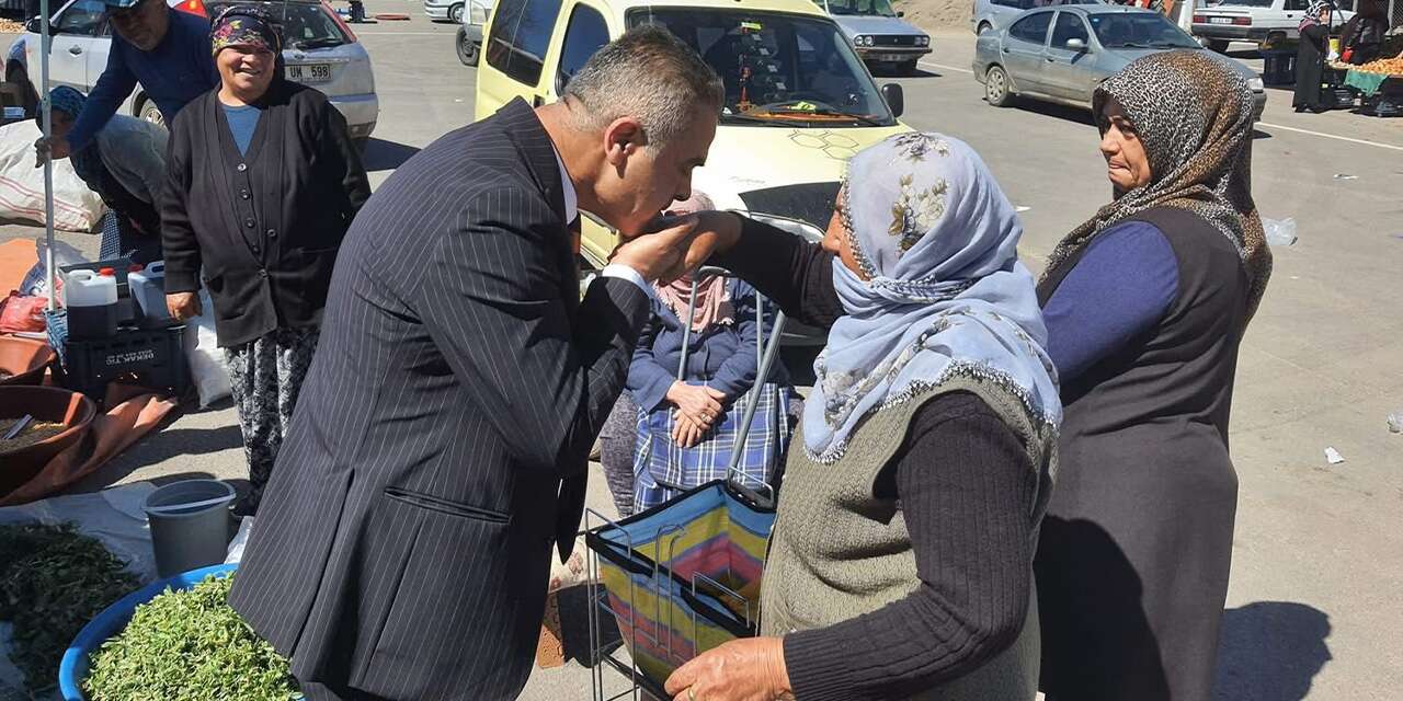 Başkan Çetiner, pazarda esnaf ve vatandaşlarla buluştu