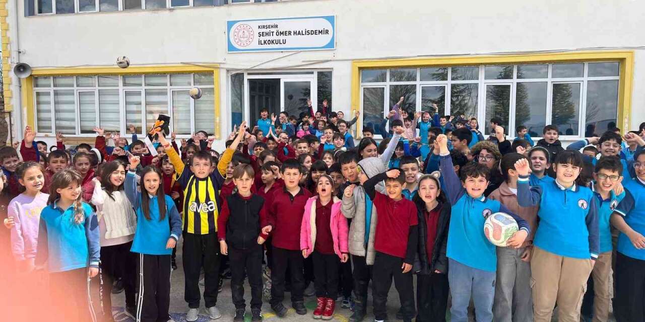 Kırşehir’de öğrenciler Gazze için bağışta bulundu