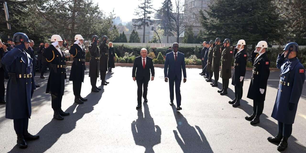 Bakan Güler, Nijer Savunma Bakanı Mody’i askeri törenle karşıladı