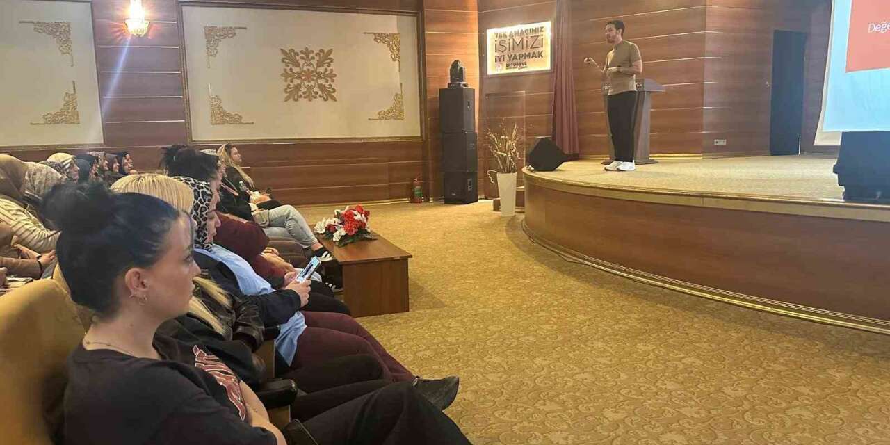 Pursaklar’da toplumsal değerlerin korunması ve bilinçli medya kullanımına yönelik seminer düzenlendi