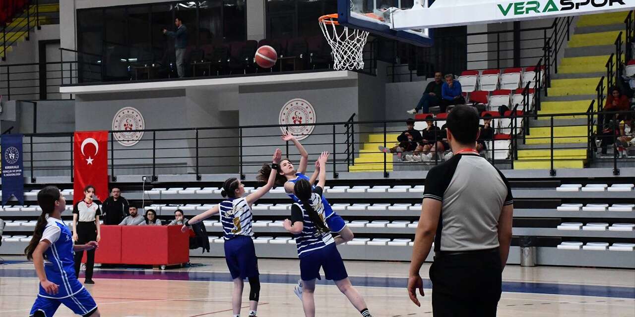 Okul Sporları Basketbol grup müsabakaları coşkuyla başladı