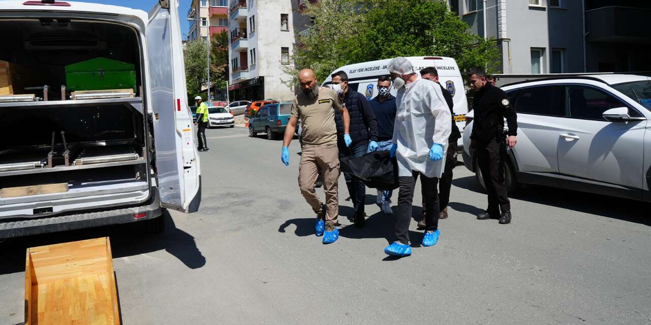 Eşini öldürdü, 10 gün cesediyle aynı evde yaşadı!