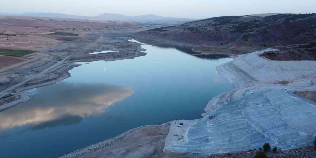 Uzunlu Barajı’nda su seviyesindeki değişim dronla görüntülendi