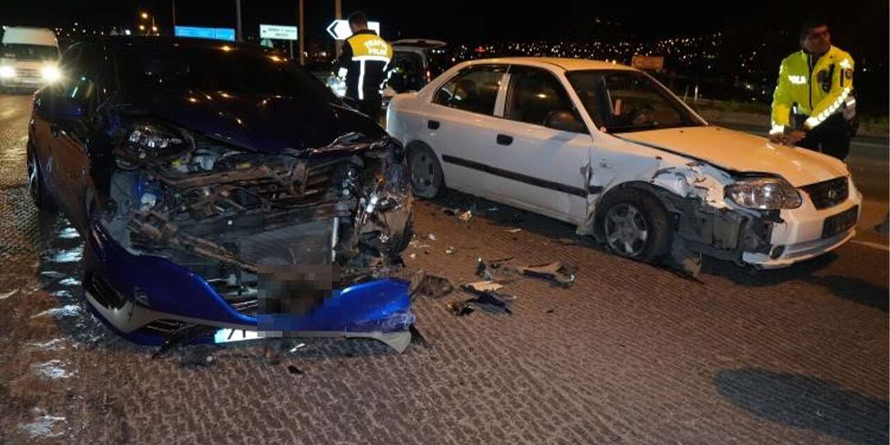 Kırmızı ışık ihlali yapan sürücü otomobile çarptı