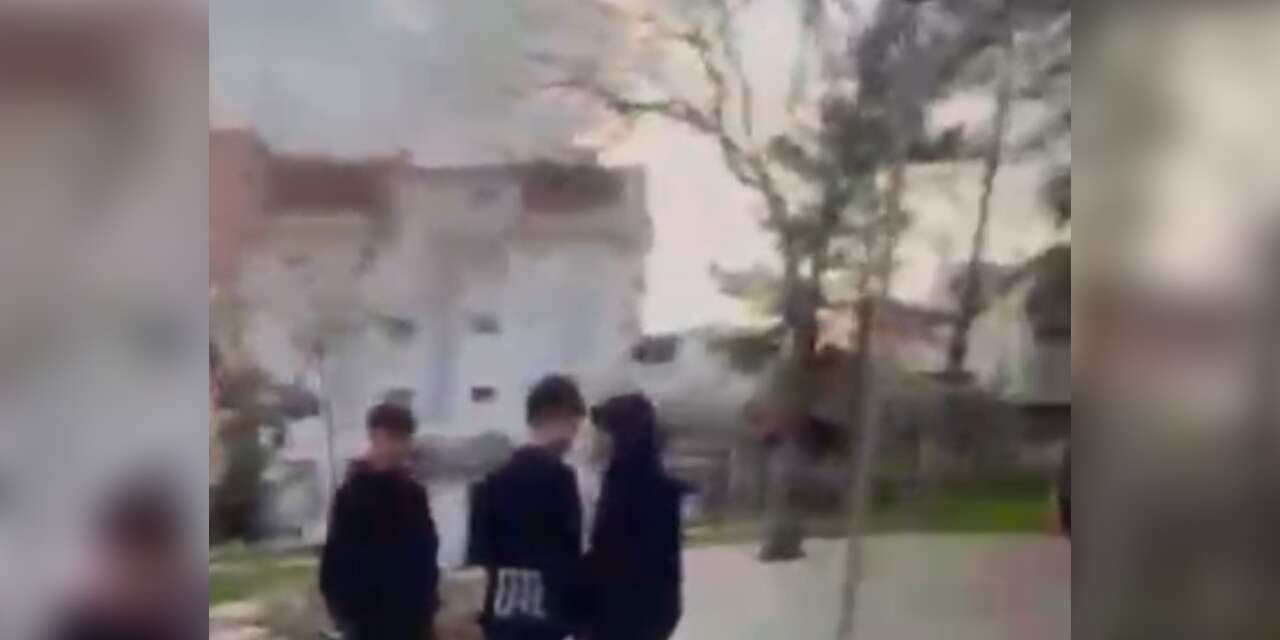 Yaşıtını bıçakla ağır yaralayan çocuk saldırı anını da kayda aldırdı