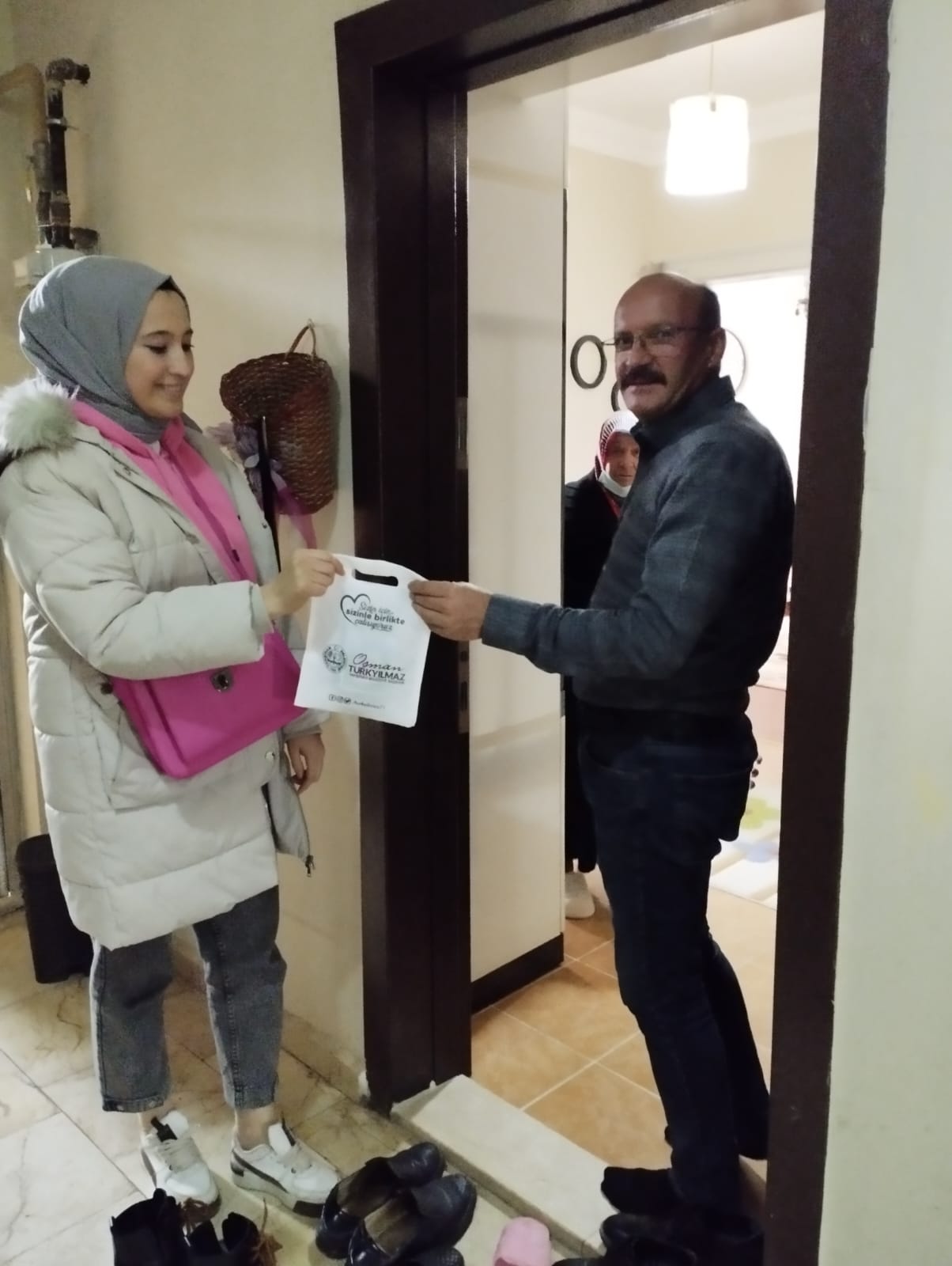 6 BİN HANEYE ÜCRETSİZ DOMATES KURUSU