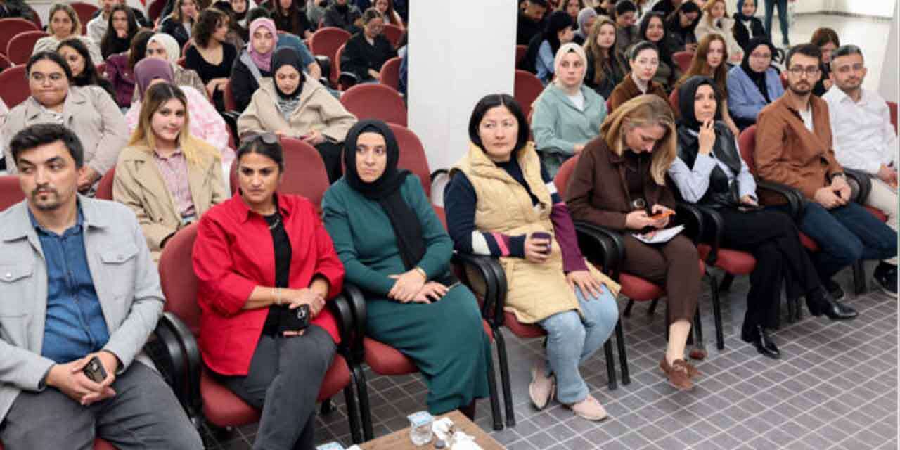 "7 Kemerli Bir Zaman Geçidi" filmi üniversite öğrencileriyle buluştu