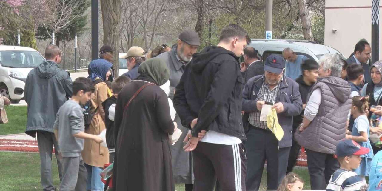 Pursaklar Belediye Başkanı Çetin: "Bir parkın aydınlık olması güvenliği de beraberinde getiriyor"
