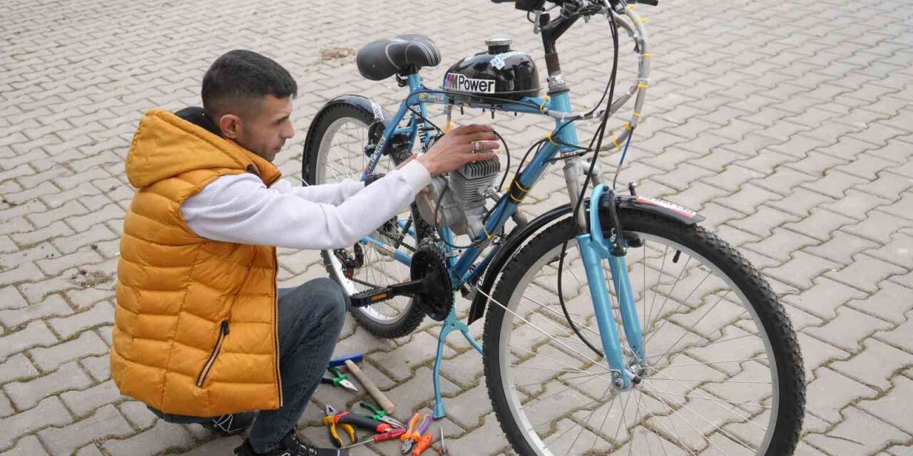 İkinci el bisiklet satın aldı, topladığı malzemelerle mobilete çevirdi