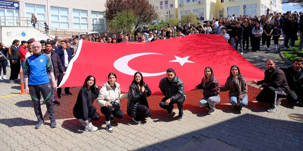 Kırıkkale Üniversitesi’nde Şehitler İçin Anlamlı Yürüyüş