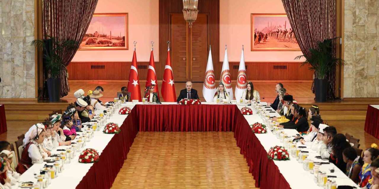 TBMM Başkanı Kurtulmuş 26 ülkeden gelen dünya çocuklarını TBMM Tören Salonu’nda kabul etti
