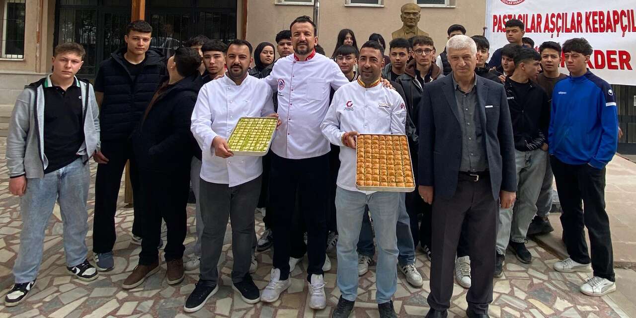 Baklava ustalığı eğitimiyle mesleki işbirliği güçlendi