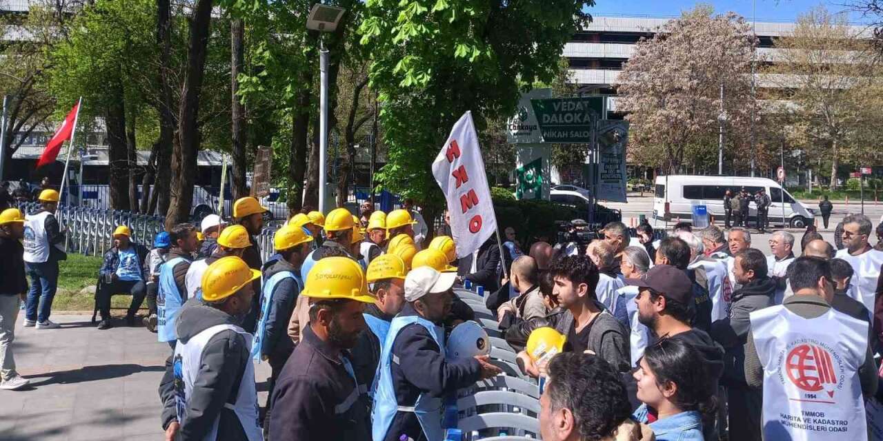 5 aydır maaş alamayan maden işçilerinin açlık grevi eylemi 6. gününde devam ediyor