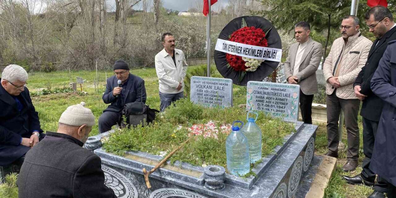 Görevi esnasında öldürülen veteriner hekim, kabri başında meslektaşları tarafından anıldı