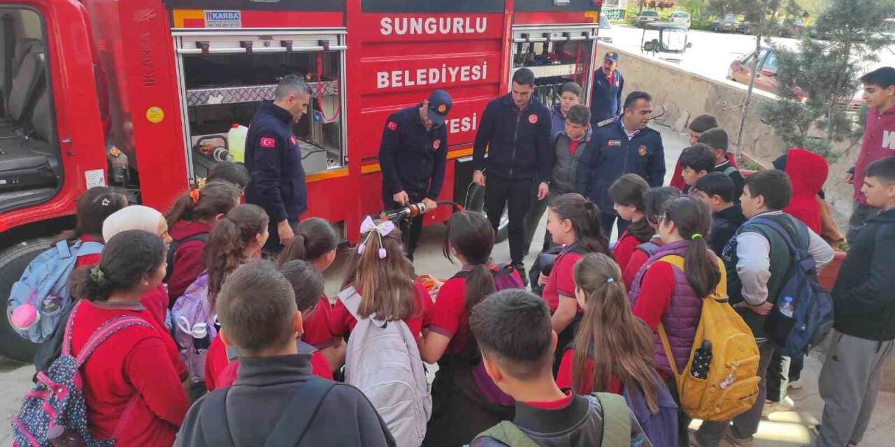 İtfaiye ekiplerinden öğrencilere eğitim