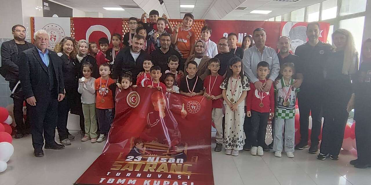 Satranç Heyecanı: Minik sporcular hamleleriyle göz doldurdu