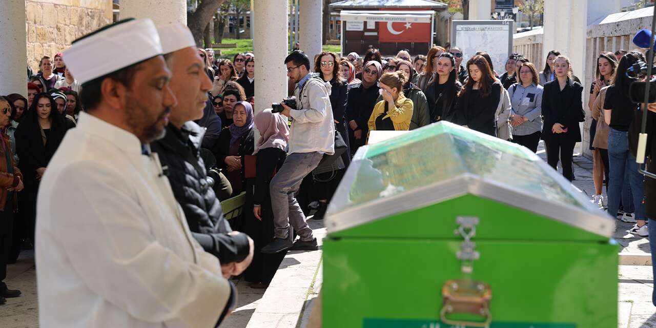 Boğazına çilek kaçan 2,5 yaşındaki çocuk hayatını kaybetti
