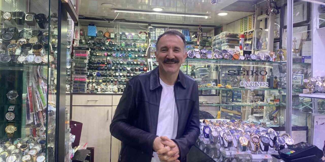 Bu ustalar saatleri yeniden ayarlıyor