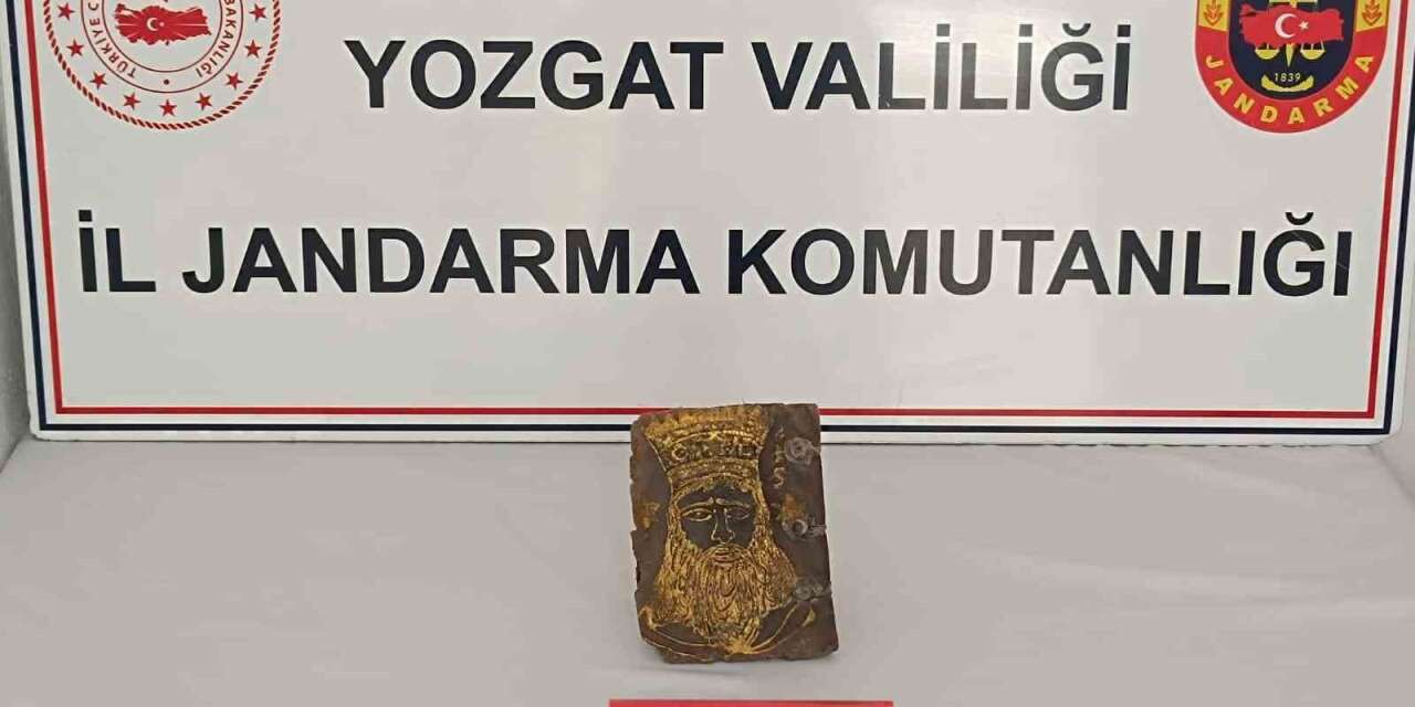 Yozgat’ta paha biçilemeyen altın yazma tarihi kitap ele geçirildi