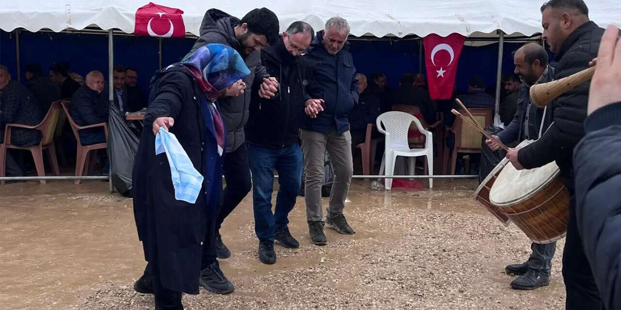 Ceritobası’nda davullu zurnalı bahar şenliği coşkusu