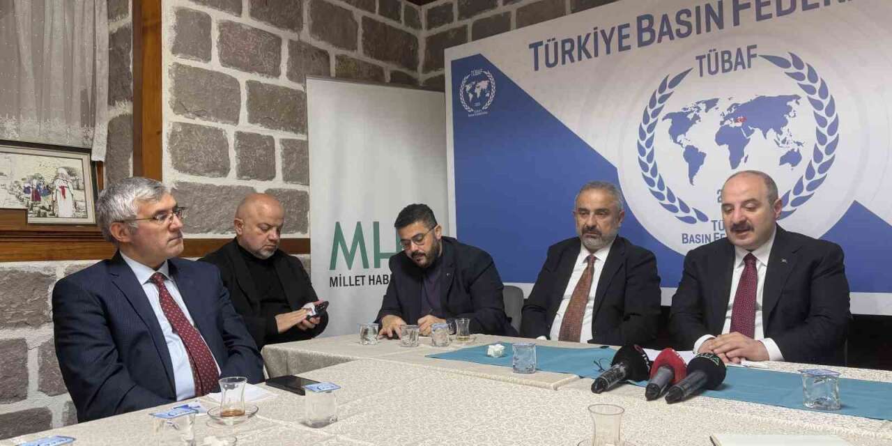 Mustafa Varank: "Şu anda partinin bütün dizaynını Özgür Özel’e göre yapıyorlar"