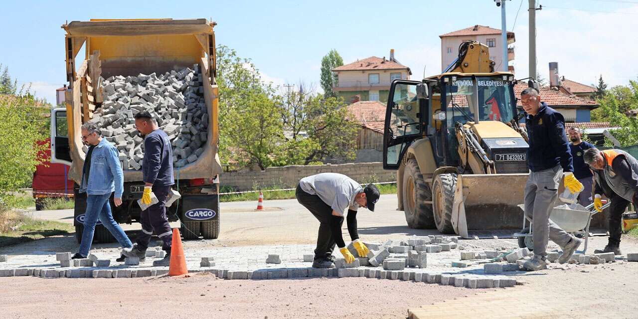 Selim Özer ve Karşıyaka Mahallesi’ne kilit parke yapılıyor