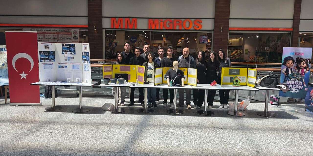 Lise öğrencileri stant açıp projelerini tanıttılar