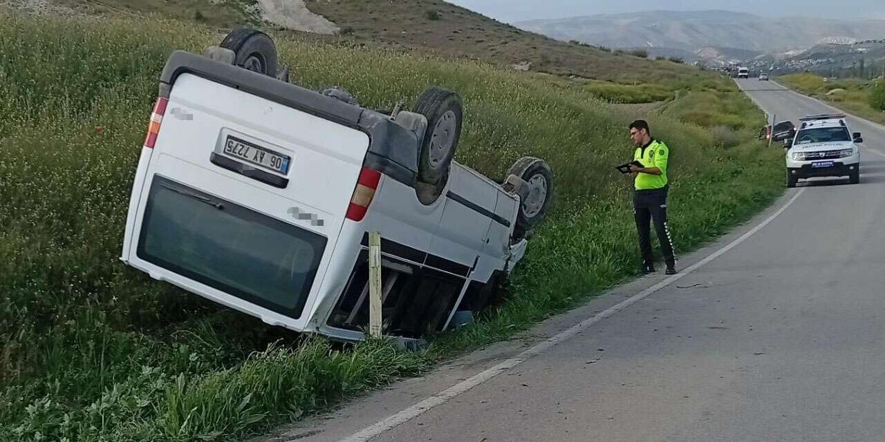 Kontrolden çıkan minibüs devrildi: 1 ölü