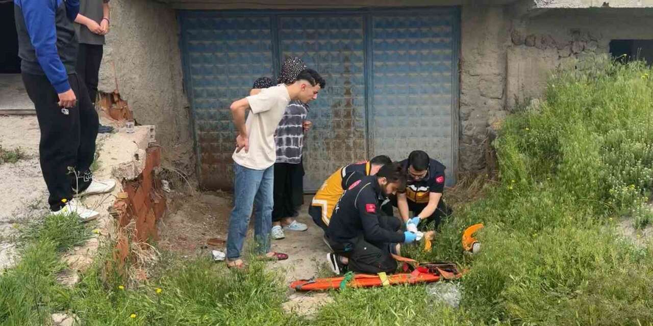İki yaşındaki çocuk balkondan düştü