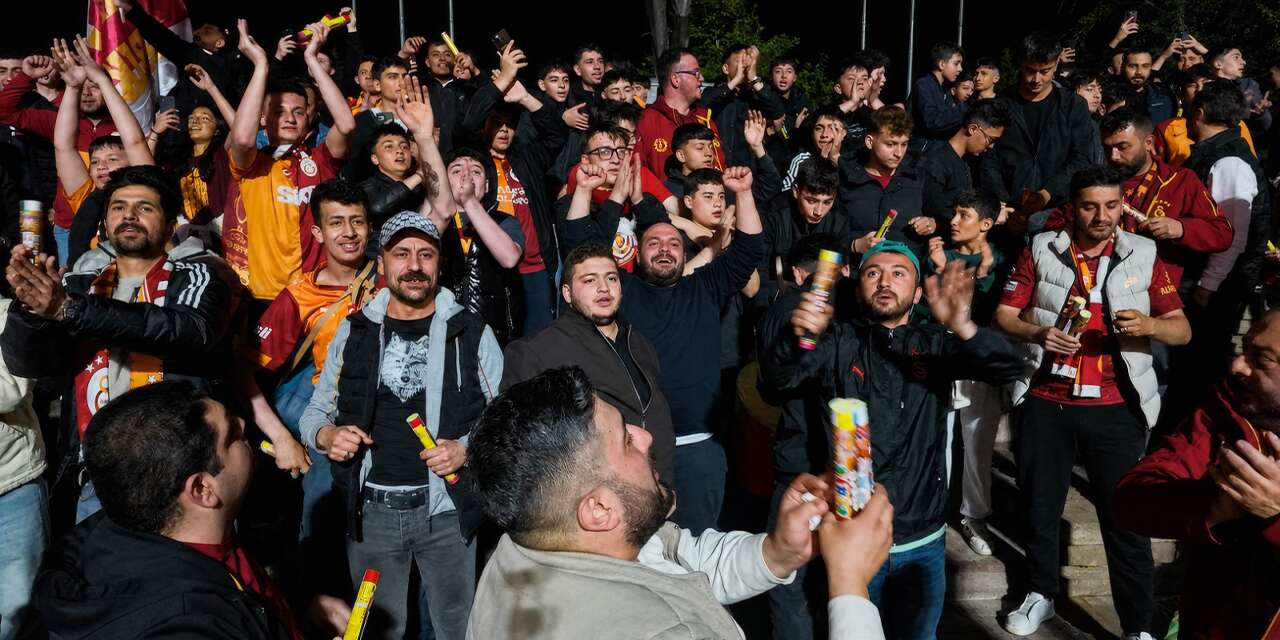 Taraftarlar, Galatasaray’ın şampiyonluğunu kutladı