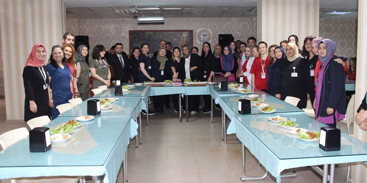 Yüksek İhtisas Hastanesi’nde hemşirelere anlamlı kutlama