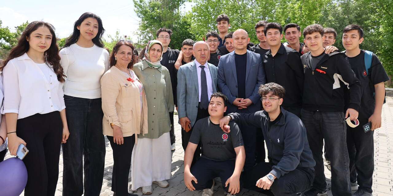 Başkan Önal, gençlerle bahar coşkusunu paylaştı