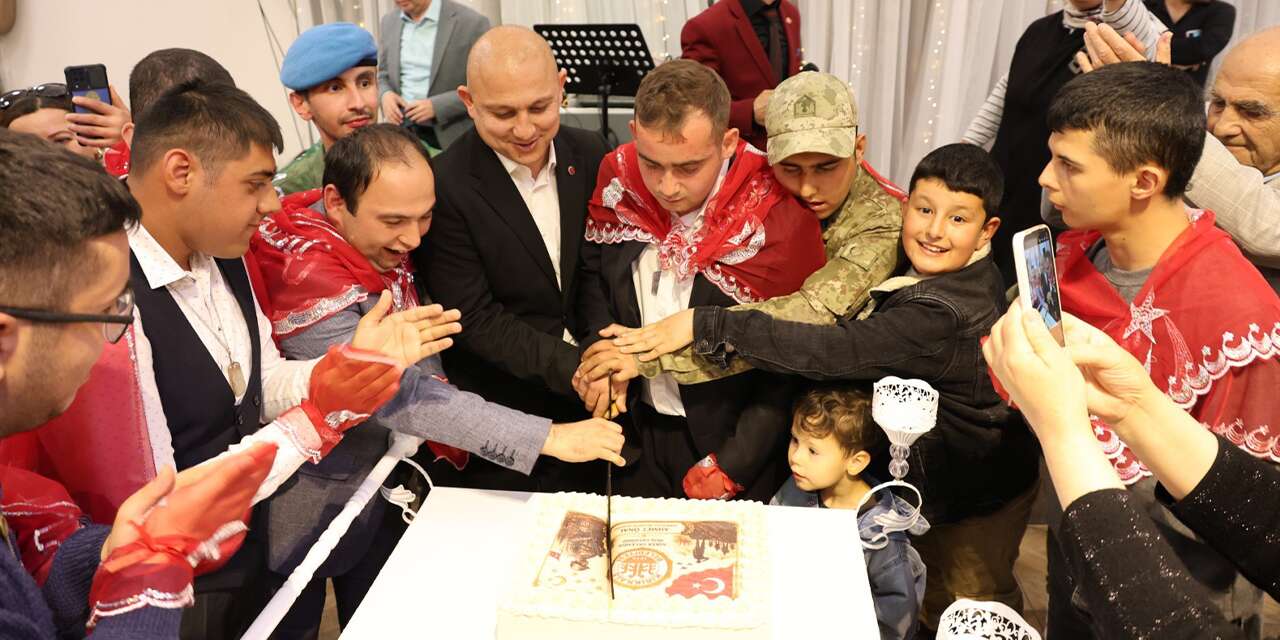 Vatanın en özel bekçileri: Kınalar yakıldı, pasta kesildi