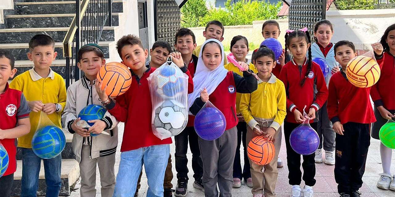 Minik öğrenciler Karşıyaka Mahallesi’nde camiyi şenlendirdi