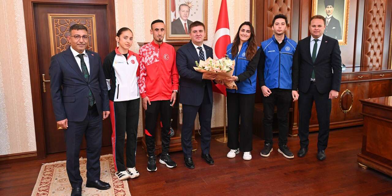 Vali Sarıibrahim, genç sporcuları makamında ağırladı
