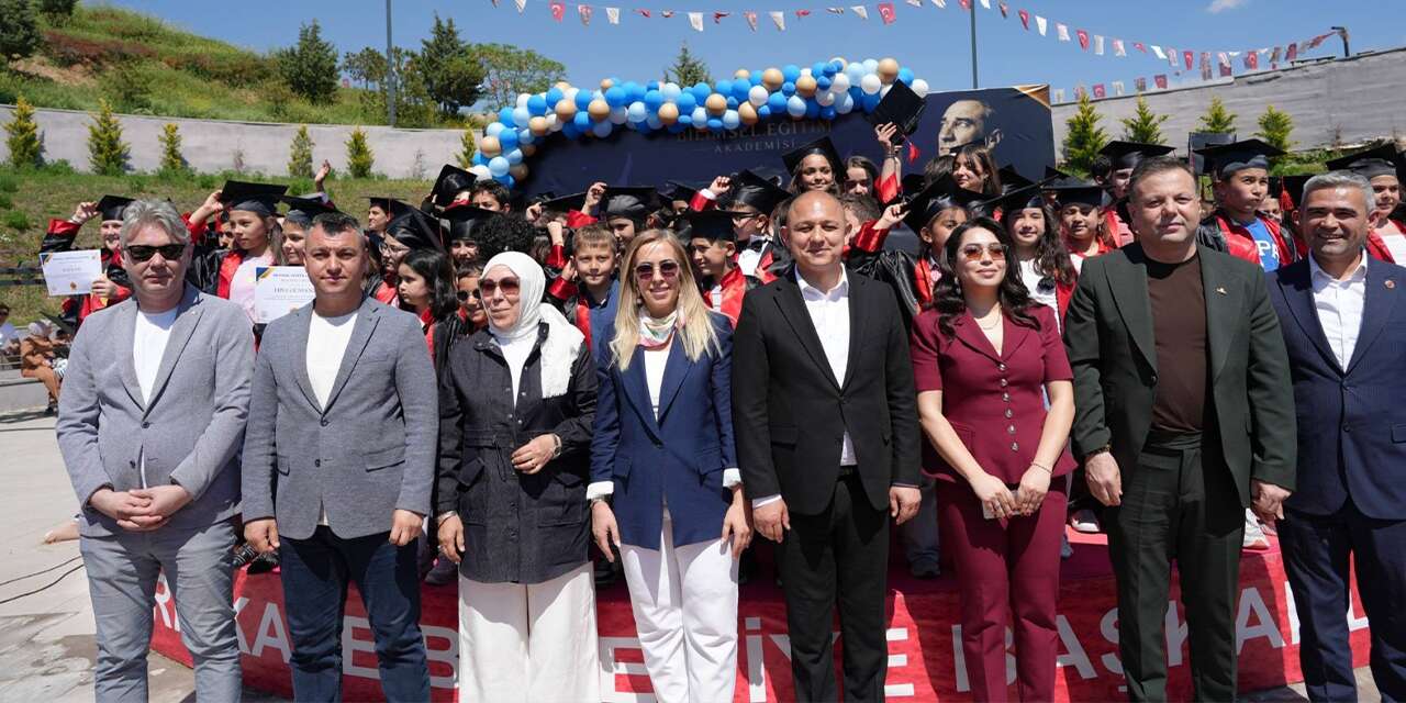 Bilim Merkezi’nde 316 öğrenci mezuniyet sevinci yaşadı